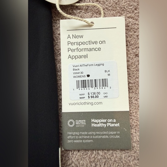NEW - Vuori - AllTheForm Legging - BLACK - Picture 3 of 11
